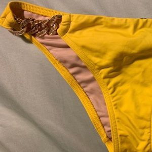 Yellow bikini bottom with gold chain details XS